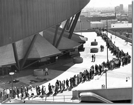 Fans lining up to purchase Elvis tickets at Market Square Arena. Courtesy of ElvisPresleyPictures.com