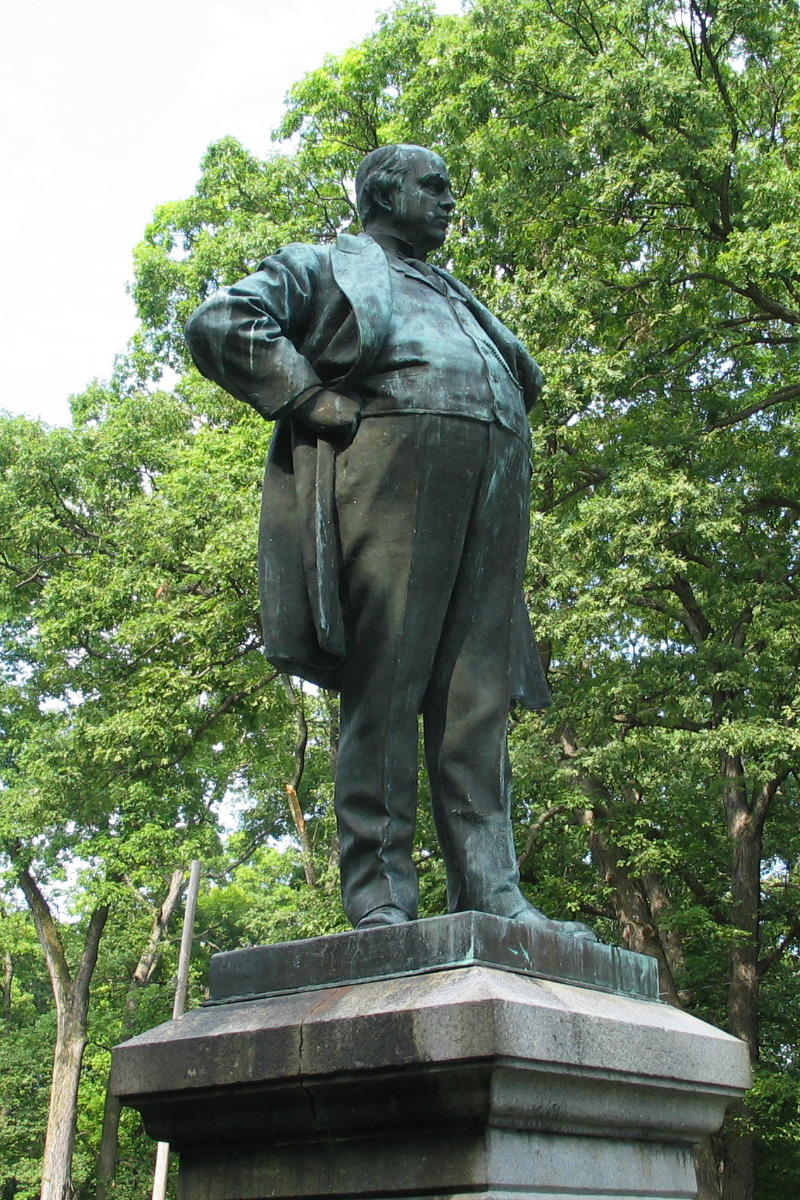 The Robert Ingersoll statue in Glen Oak Park in Peoria, Illinois. Courtesy of Wiki Commons. 