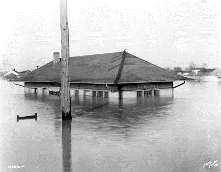 jeffersonville_station_in_flood_1937_bass_